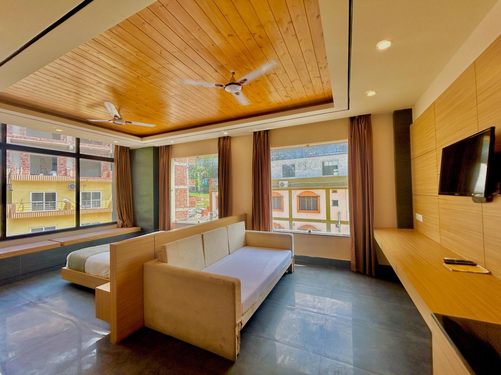 Hotel Aqua Vibes Rishīkesh 外观 照片